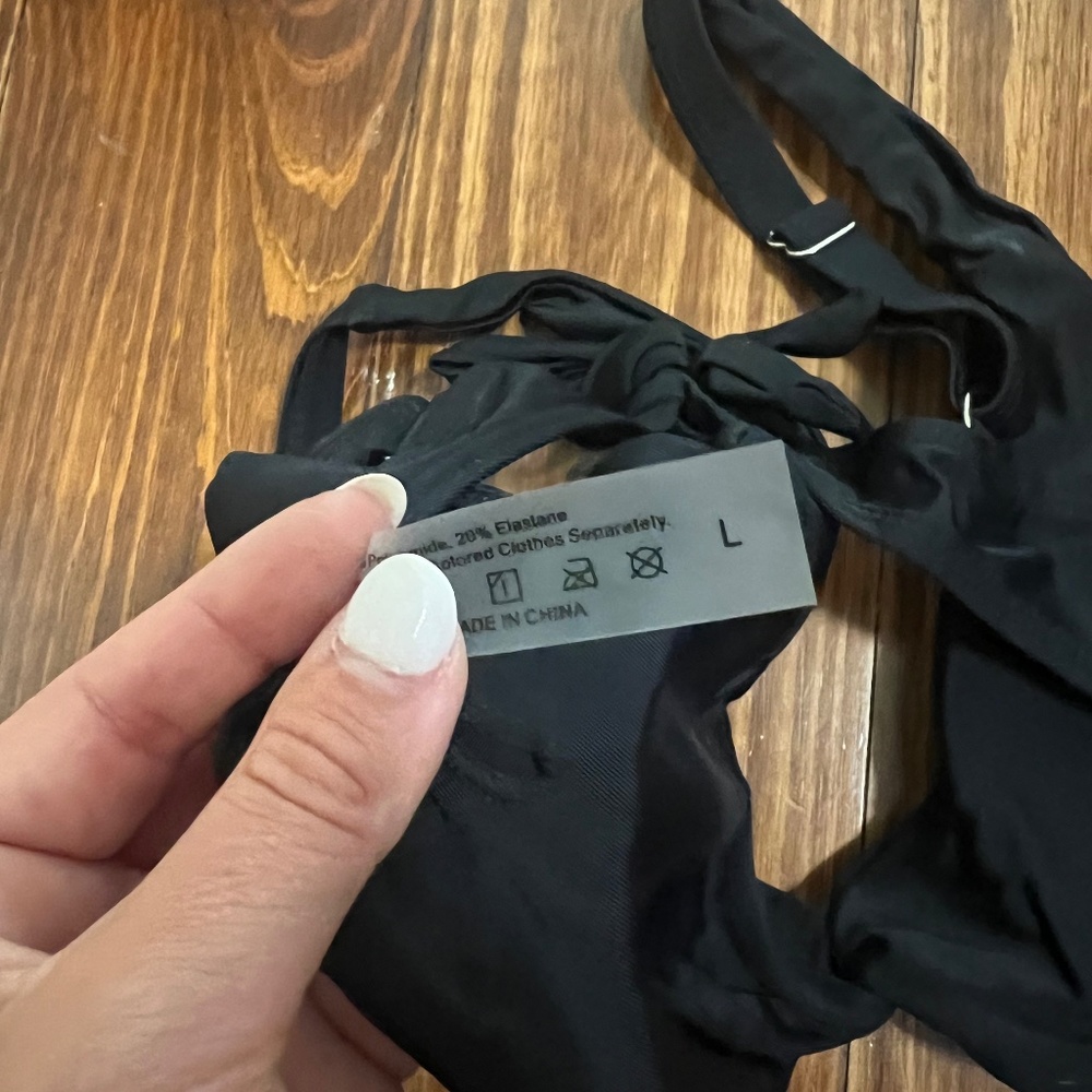Black Bikini - Picture 5 of 7